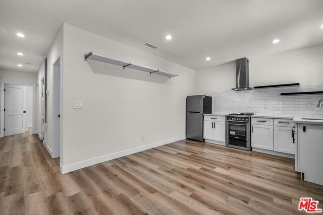 Building Photo - 5008 Greenbush Ave