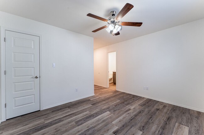 Foto del edificio - 4/4.5 Townhome!!
