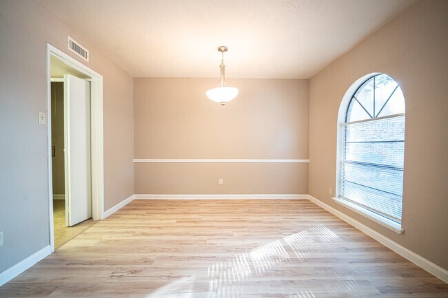 Foto del edificio - 2026 Quail Valley E Dr