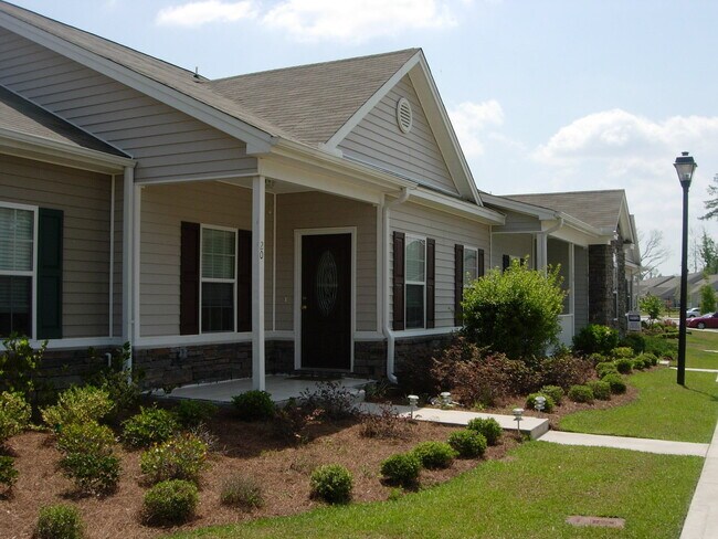 Building Photo - Great location, great townhouse, ground fl...