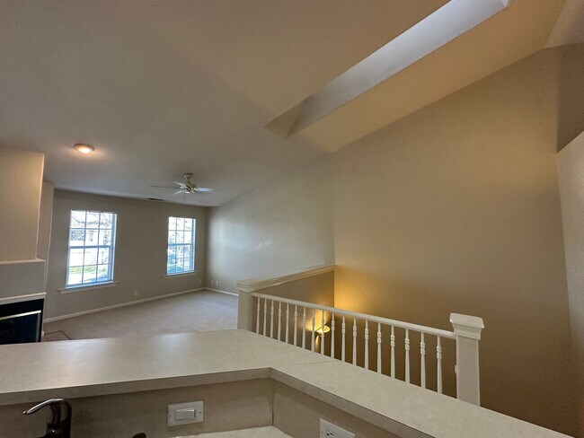 Building Photo - 2 Bedroom, 2 Bathroom Townhouse with Attached Garage and Washer/Dryer Hookups!