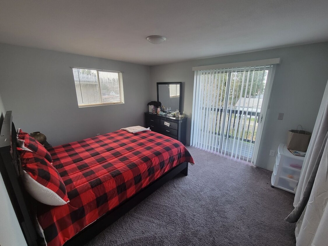 Foto del edificio - Cedar St. 2bed/1.5 bath duplex