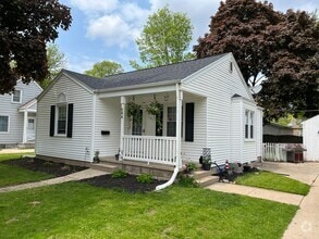 Building Photo - 644 Hansen St
