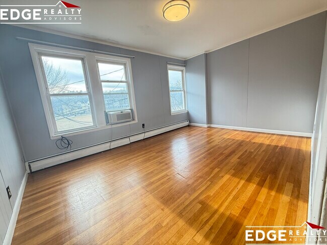 Building Photo - 7 High St Pl