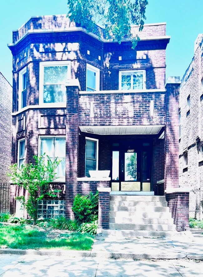 Building Photo - 4728 W Gladys Ave