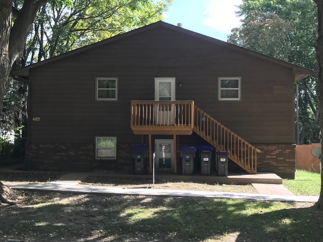 Primary Photo - 2 br, 1 bath Apartment - 405 E. Olive