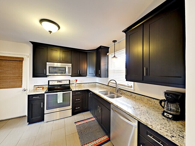 Building Photo - Beautiful East Nashville Renovated 3 Bed 1 Bath Home!