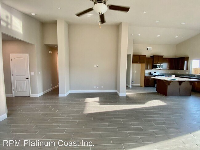 Foto del edificio - 4 br, 2 bath House - 265 N. Whittier Ave.
