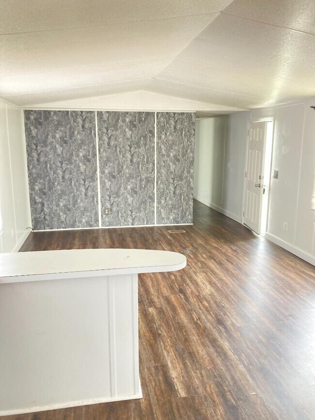 Foto del edificio - 2405 Wysteria Ln