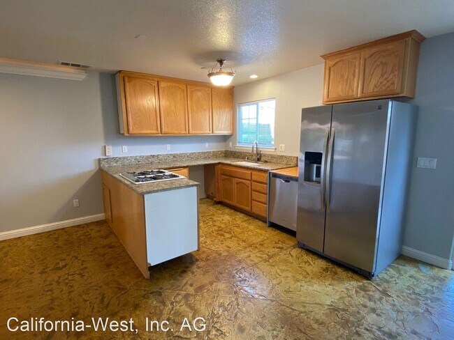 Building Photo - 3 br, 2.5 bath House - 555 Orchard Rd #D