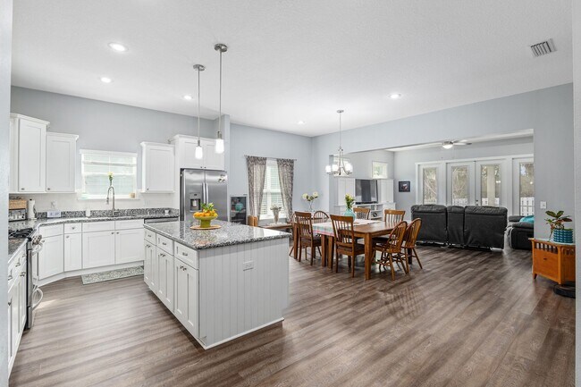 Foto del edificio - Stunning South Pointe 4/3 Home with Solar ...