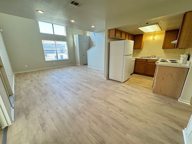 Building Photo - 1203 Monroe Loop