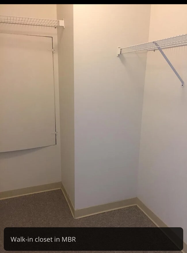 Building Photo - 2720 Hidden Dr