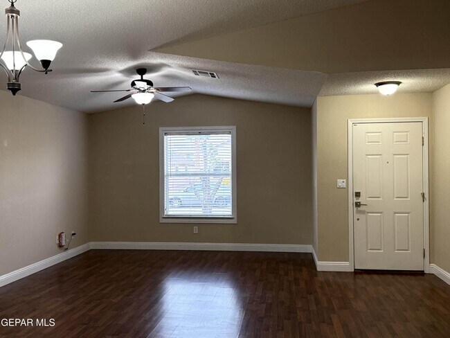 Foto del edificio - 14036 Volcanic Rock Dr