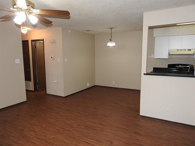 Building Photo - 12402 Deer Falls Dr