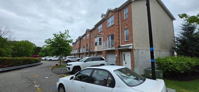 Building Photo - C8 Lily Ct