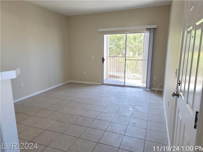 Building Photo - SUNRISE MANOR 1ST FLOOR UNIT IN GATED COMM...