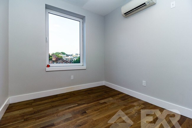 Building Photo - 916 Bergen St