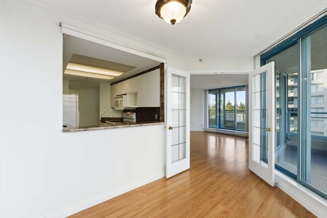 Photo du bâtiment - 13383 108 Ave