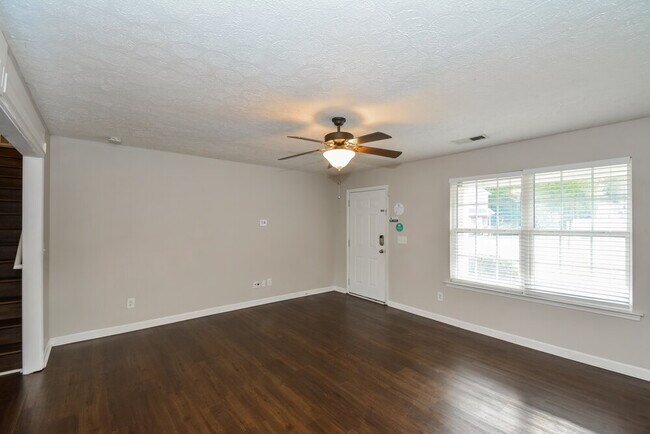 Building Photo - 605 Homey Ct