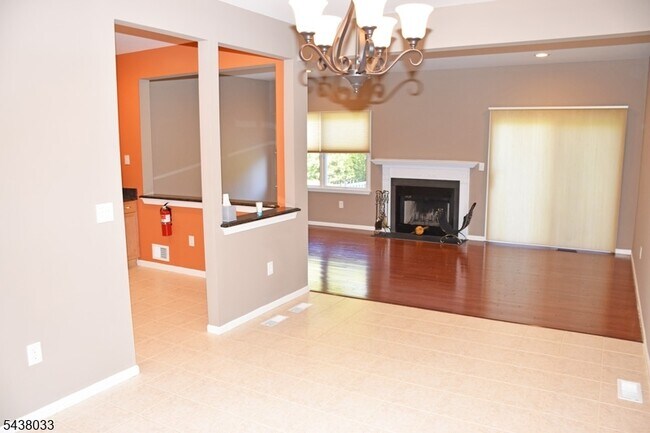Foto del edificio - 125 Springhill Dr
