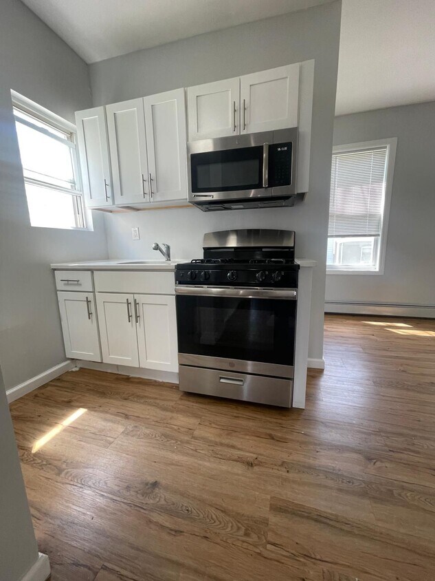 Unit 2 - 31 Bartholdi Ave