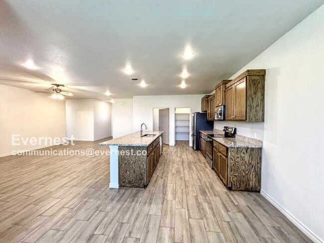 Building Photo - 8503 Glade Dr