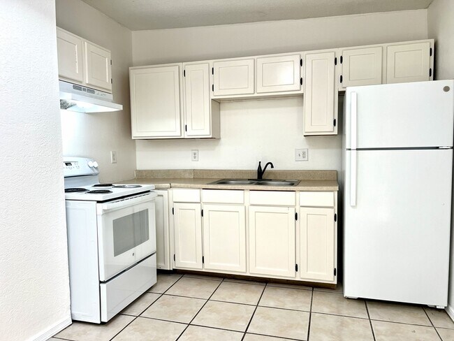 Building Photo - 4512 Arlen Ave