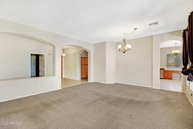 Building Photo - 770 W Cherrywood Dr