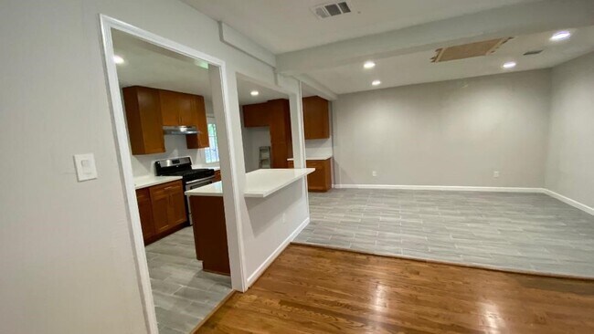 Foto del edificio - 2406 Rosemead Dr