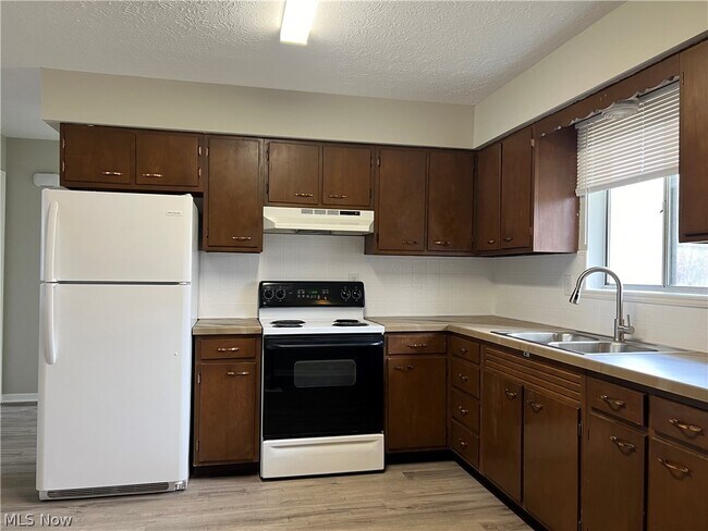 Foto del edificio - 4201 Cottage Grove Rd