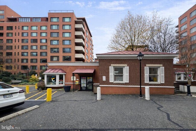 Foto del edificio - 1121 Arlington Blvd