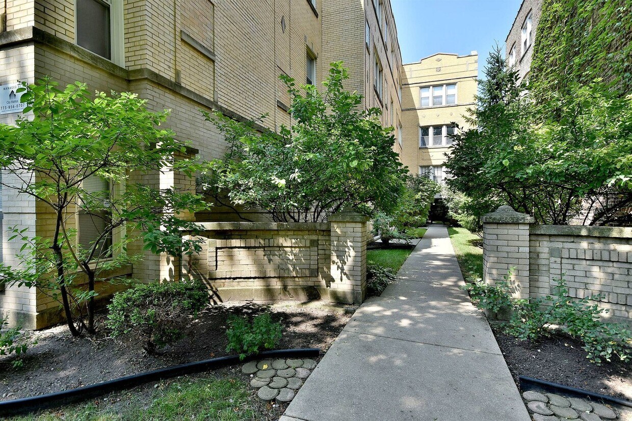 Primary Photo - 4106 N Mozart St