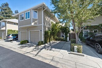 Building Photo - 138 Blossom Cir