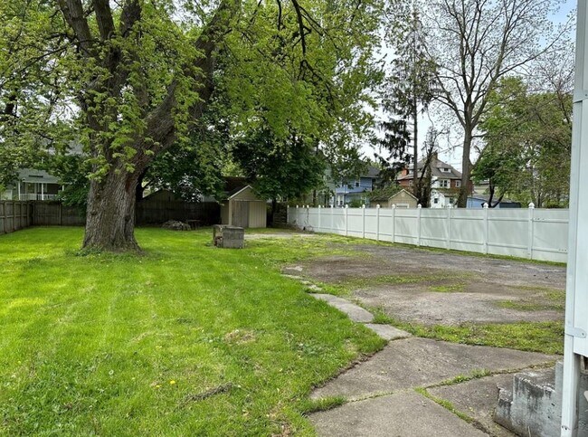 Building Photo - 359 Flower City Park