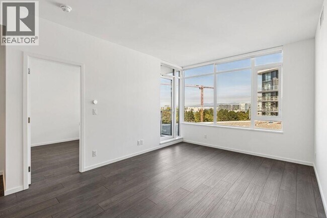 Photo du bâtiment - 6500-6500 Minoru Blvd