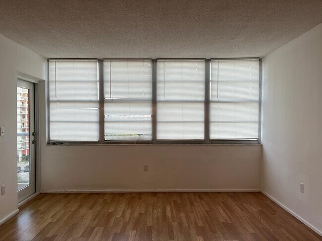 Foto del edificio - 1301 NE Miami Gardens Dr