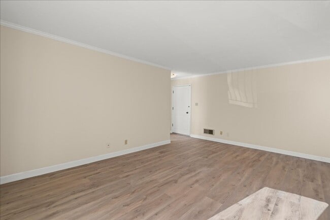 Building Photo - 444 Richmond Dr