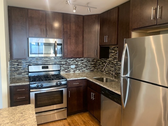 Building Photo - 1960 N Lincoln Park W