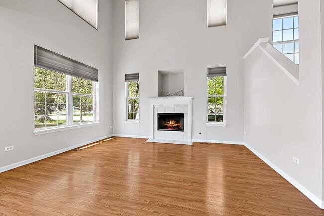 Building Photo - 2804 White Thorn Cir