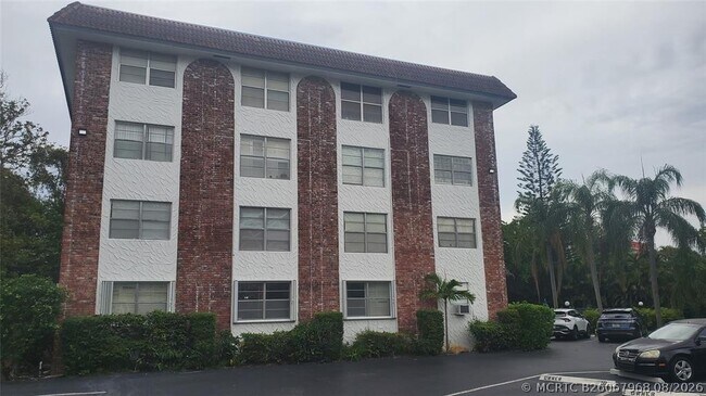 Foto del edificio - 3910 Crystal Lake Dr