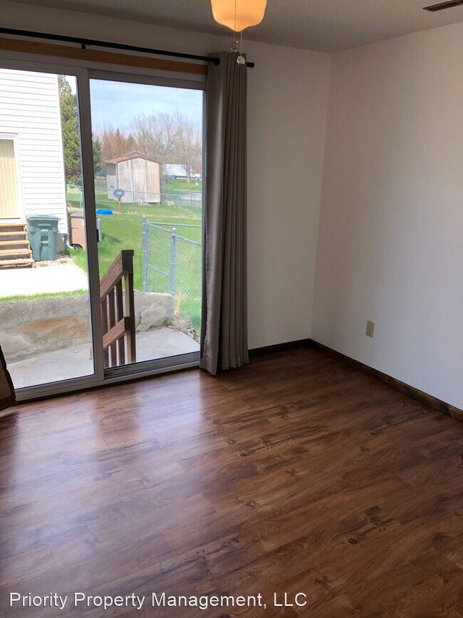 Building Photo - 3 br, 1.5 bath House - 802 Greenway B