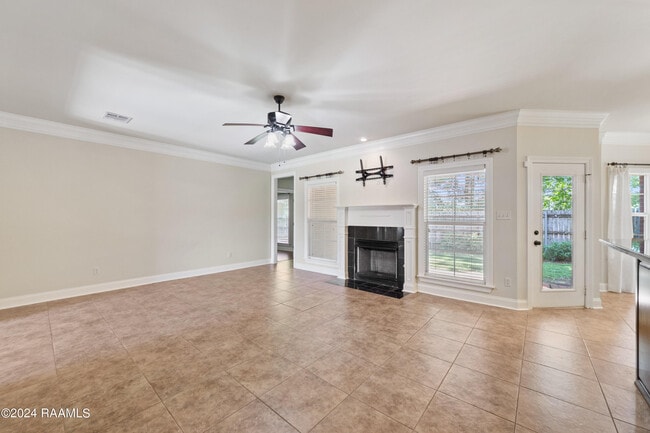 Building Photo - 809 Flambant Dr