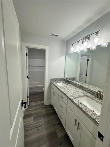 Foto del edificio - 406 W 6th St