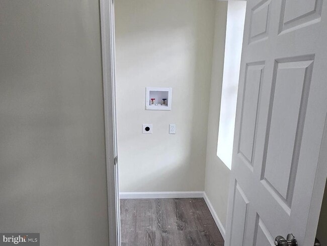 Building Photo - 592 Old Town Mall