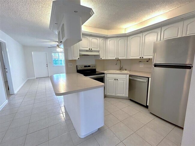 Foto del edificio - 2175 NE 56th St