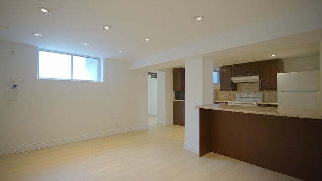 Building Photo - 7 Harvard Ave