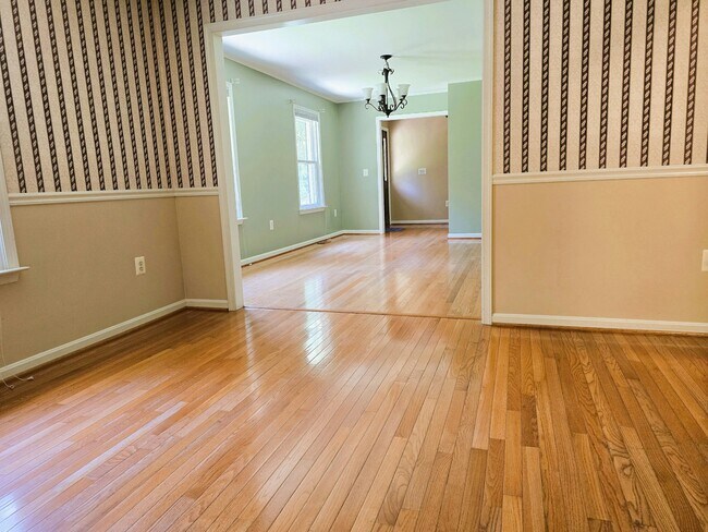 Foto del edificio - 13440 Carriage Hill Dr