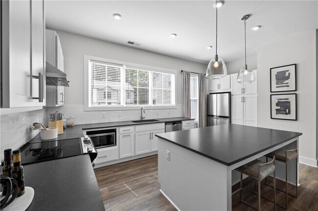 Foto del edificio - 1336 Breezy St SE