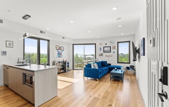 Building Photo - 191 Condor St